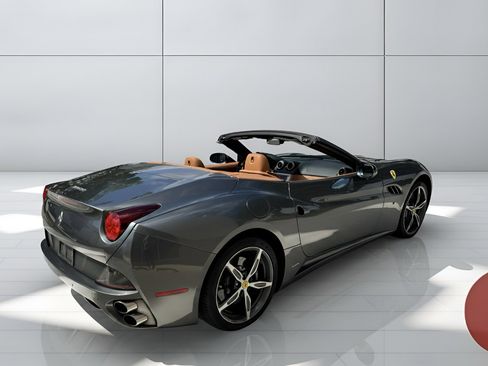 Used 2013 Ferrari California RWD image 10