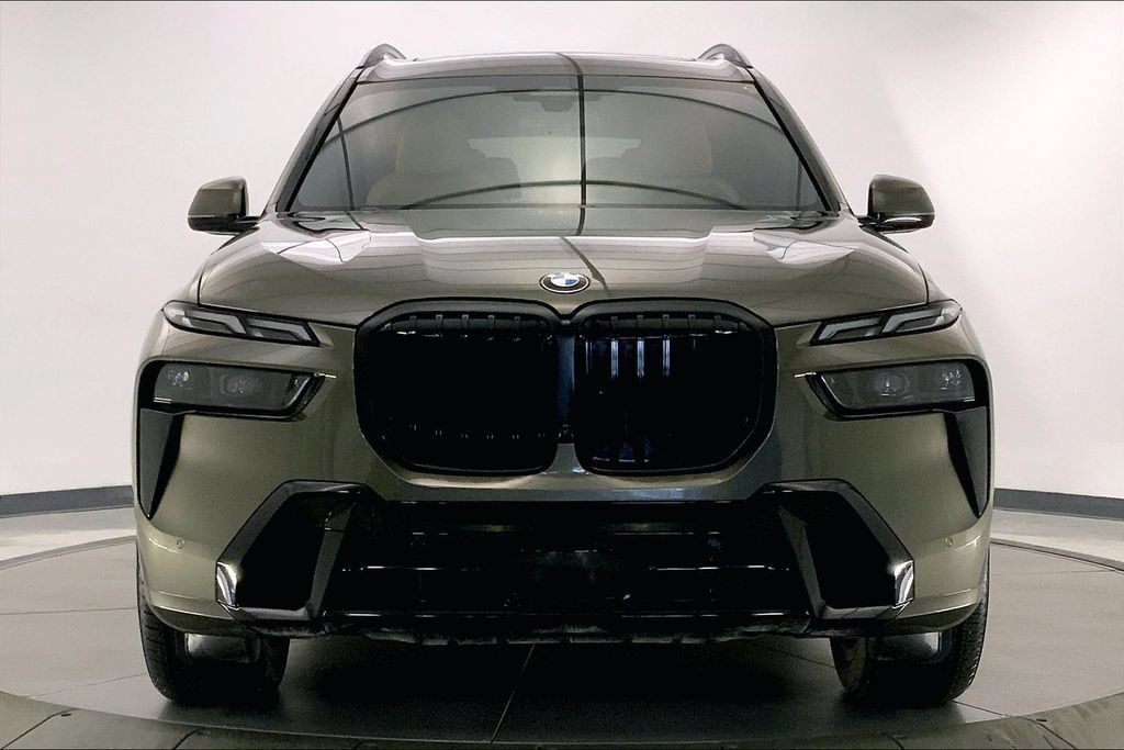 Used 2026 BMW X7 xDrive40i AWD/4WD image 2