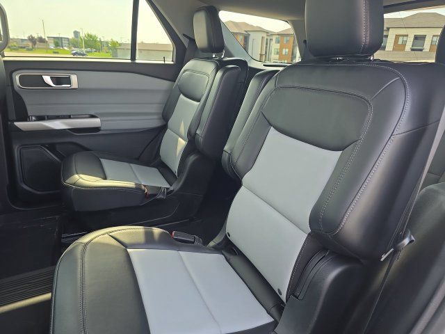 Used 2024 Ford Explorer XLT w/ Equipment Group 202A RWD image 29