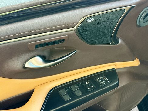 Used 2020 Lexus ES 300h w/ Premium Package FWD image 17