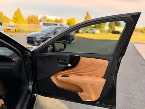 Used 2024 Lexus LS 500 w/ Interior Upgrade Package RWD image 33