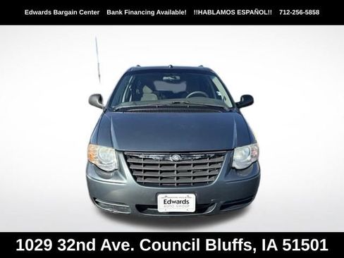 Used 2005 Chrysler Town & Country LX w/ Popular Equipment Group II FWD image 2