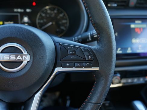 Used 2024 Nissan Kicks SR image 17