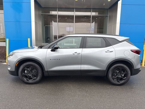 New 2025 Chevrolet Blazer LT w/ Midnight/Sport Edition image 9