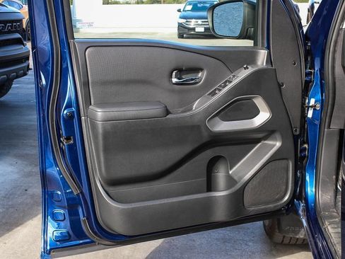 Used 2022 Nissan Frontier SV AWD/4WD image 24
