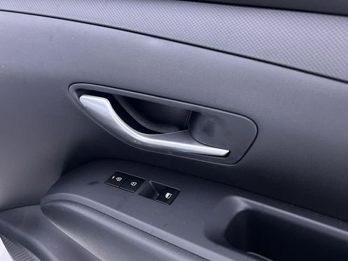 Used 2025 Hyundai Santa Cruz SE image 30