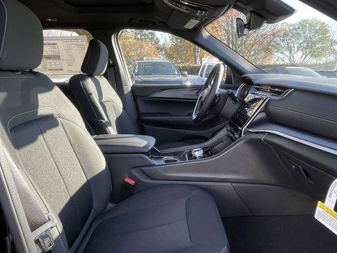 New 2025 Jeep Grand Cherokee Laredo X image 15