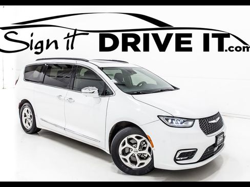 Used 2022 Chrysler Pacifica Limited w/ Uconnect Theater Family Group image 1