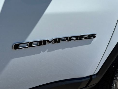 Used 2024 Jeep Compass Latitude AWD/4WD image 8