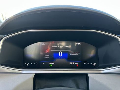 Certified 2025 Volkswagen Taos SE image 20