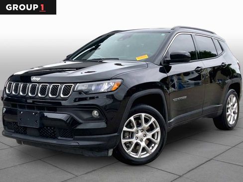 Used 2024 Jeep Compass Latitude w/ Sun and Sound Group AWD/4WD image 1