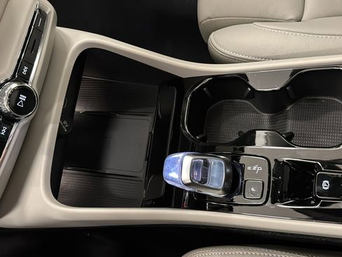 New 2026 Volvo XC40 B5 Ultra w/ Protection Package Premier image 19