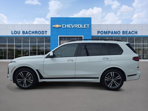 Used 2023 BMW X7 xDrive40i w/ M Sport Package AWD/4WD image 4