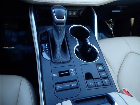 Used 2023 Toyota Highlander XLE image 23