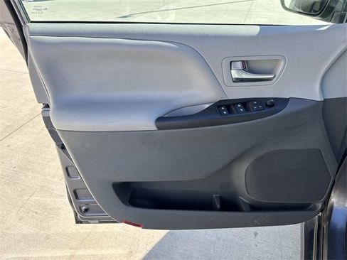 Used 2020 Toyota Sienna LE image 19