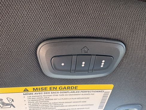 Used 2025 Chrysler Pacifica Limited FWD image 28