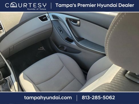 Used 2015 Hyundai Elantra SE image 8