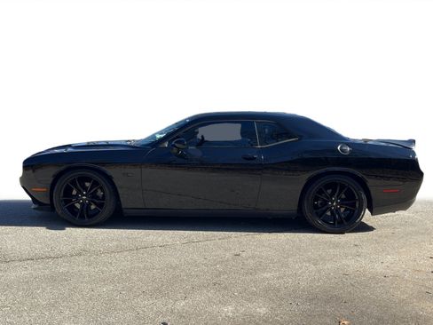Used 2017 Dodge Challenger R/T w/ Blacktop Package image 18