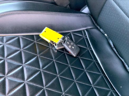 Used 2023 Volkswagen Atlas SE image 14