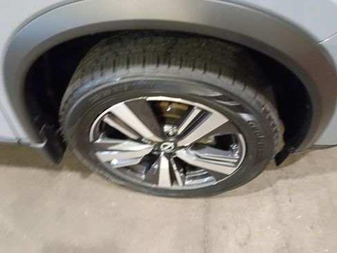 Used 2024 Nissan Rogue SL AWD/4WD image 25