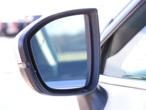 Used 2022 Nissan Pathfinder SV image 10