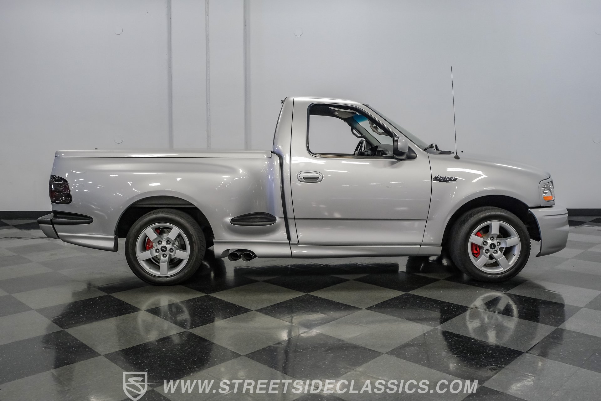 Used 2001 Ford F150 Lightning RWD image 14
