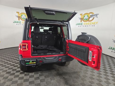 Used 2020 Jeep Wrangler Unlimited Sahara image 32