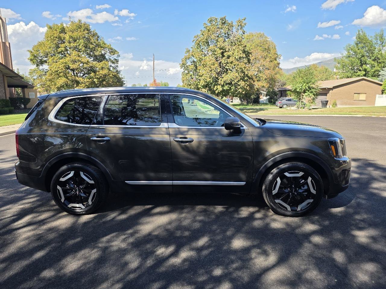 Used 2025 Kia Telluride S AWD/4WD image 2