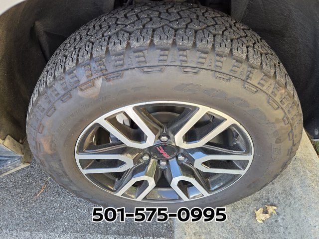 Used 2023 GMC Yukon AT4 AWD/4WD image 9