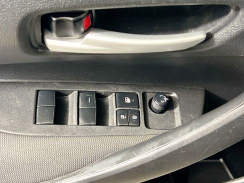 Used 2021 Toyota Corolla LE FWD image 15