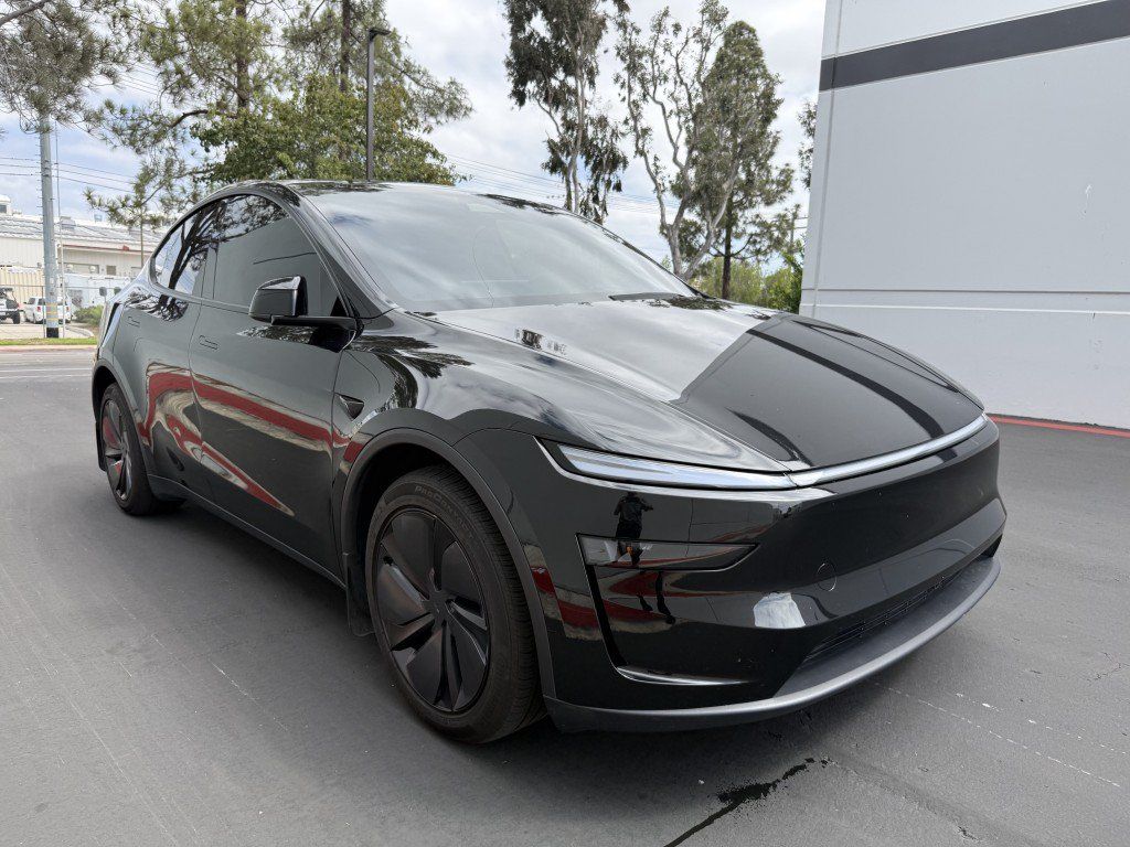 Used 2026 Tesla Model Y Long Range AWD/4WD image 2