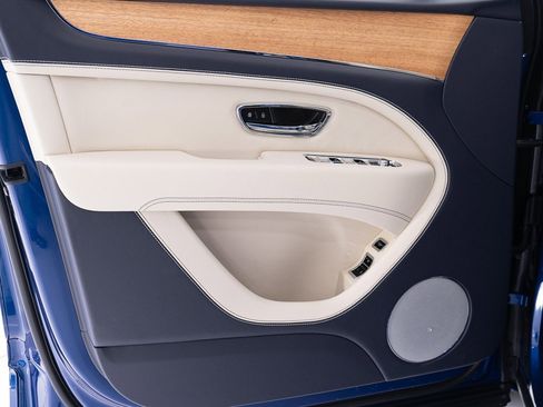 New 2025 Bentley Bentayga Extended Wheelbase image 11