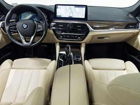 Certified 2022 BMW 540i xDrive w/ Convenience Package image 24
