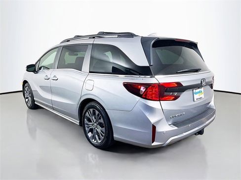 Used 2025 Honda Odyssey Touring image 7