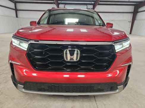 Used 2025 Honda Pilot Touring image 8