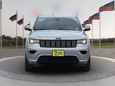 Used 2021 Jeep Grand Cherokee Laredo X AWD/4WD image 3