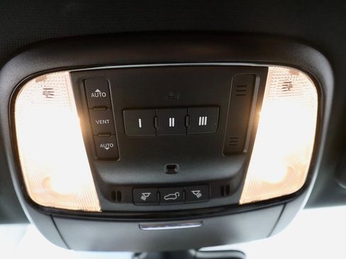 Used 2023 Dodge Durango GT image 25