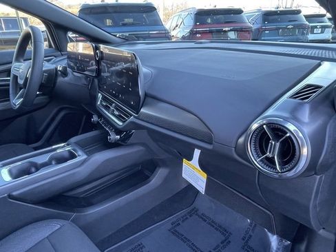 New 2026 Chevrolet Equinox EV LT image 31