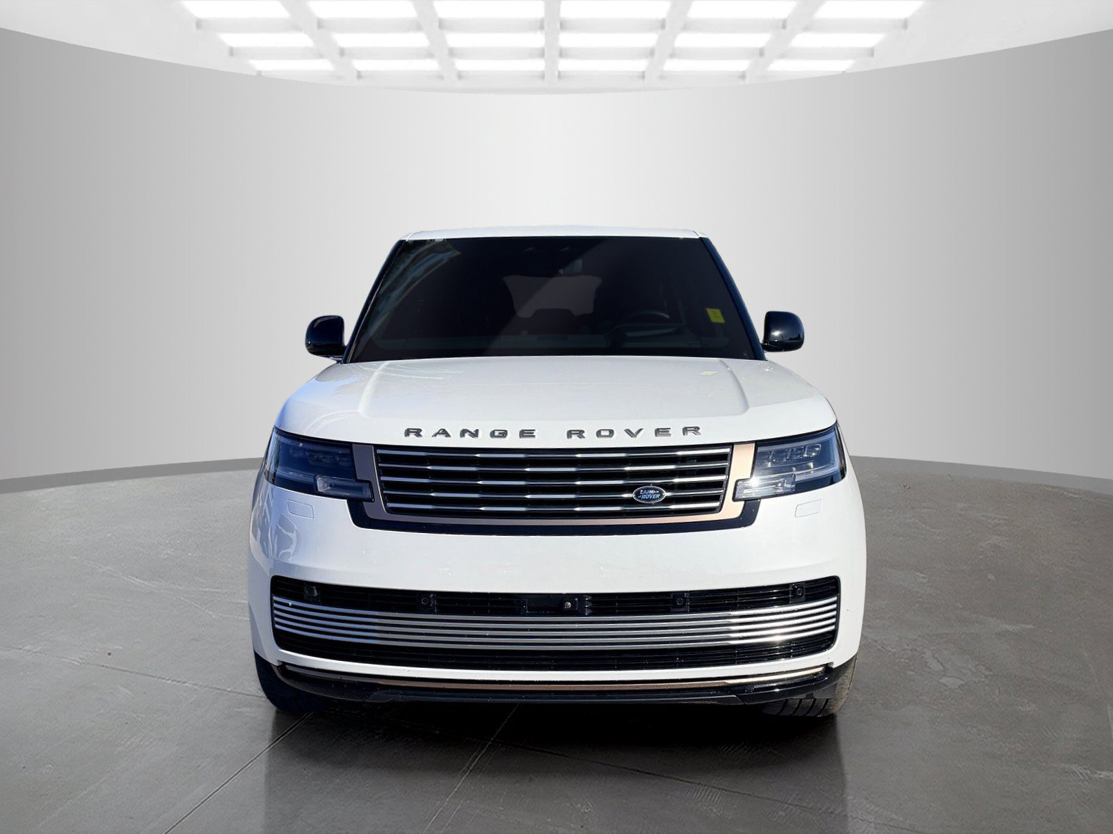 Used 2024 Land Rover Range Rover SV AWD/4WD image 2