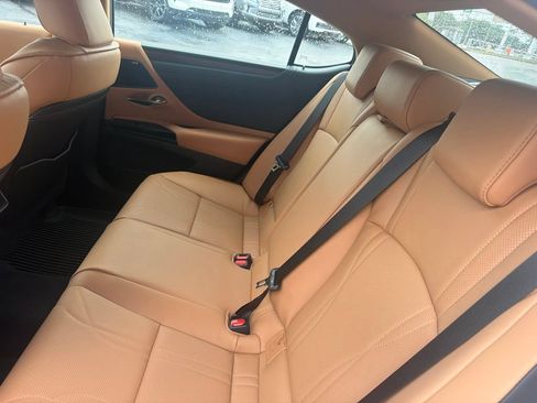Used 2025 Lexus ES 350 w/ Luxury Package FWD image 6