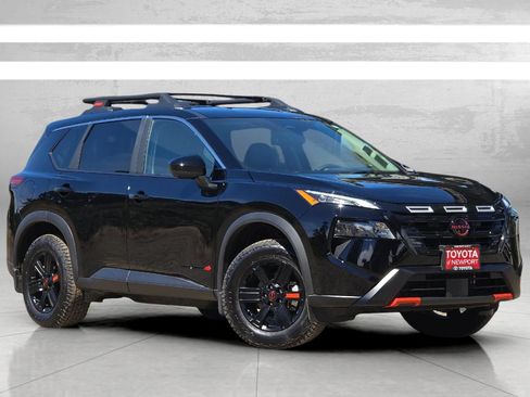 Used 2026 Nissan Rogue SV AWD/4WD image 2