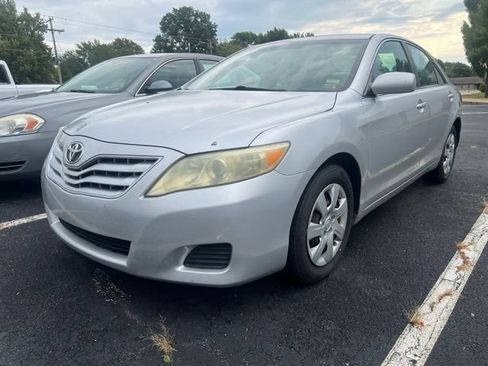 Used 2010 Toyota Camry LE FWD image 1