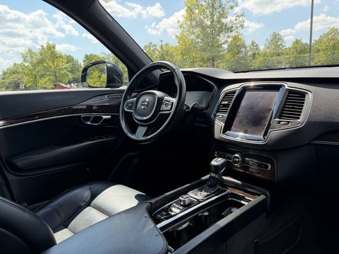 Used 2019 Volvo XC90 T5 Momentum FWD image 19