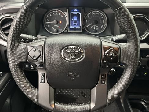 Used 2021 Toyota Tacoma TRD Sport w/ Technology Package image 12