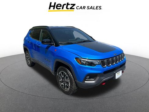 Used 2025 Jeep Compass Trailhawk image 1