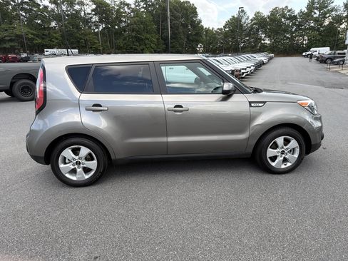 Used 2018 Kia Soul FWD image 9