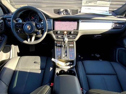 Certified 2026 Porsche Macan image 6