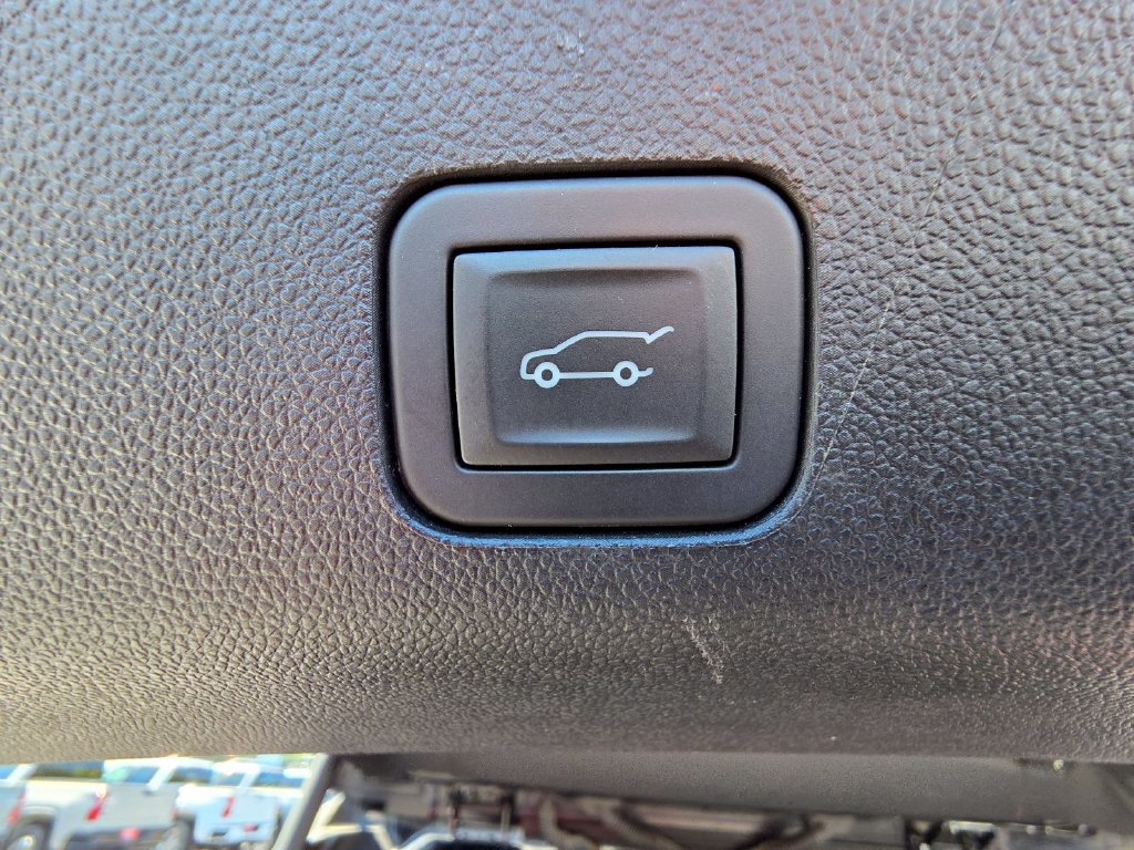 Used 2025 Chevrolet Tahoe Z71 AWD/4WD image 34