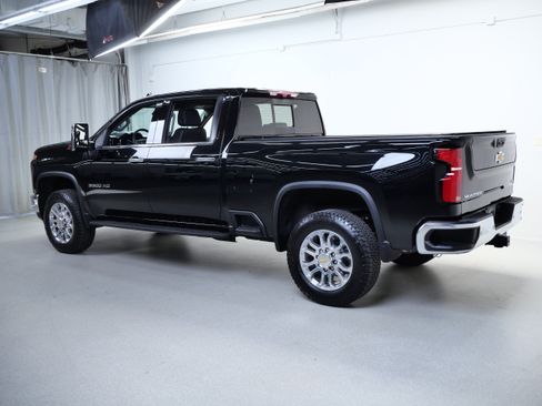 Used 2024 Chevrolet Silverado 3500 LTZ w/ LTZ Plus Package AWD/4WD image 9