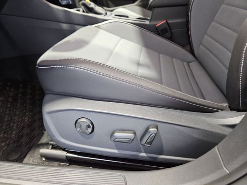 New 2026 Volkswagen Jetta SE FWD image 18